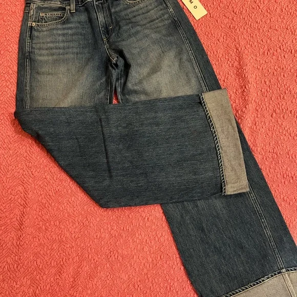 AMO Sabine Cuff Jeans - Twin Flame - defect/mark on leg - Picture 2 of 6